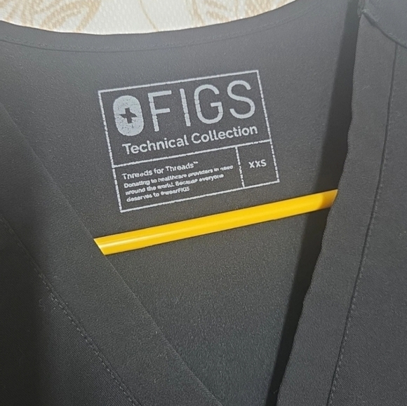 FIGS CASMA THREE POCKET BLACK SCRUB TOP XXS EUC MEDICAL NURSE DENTAL DOCTOR EUC - Picture 5 of 8